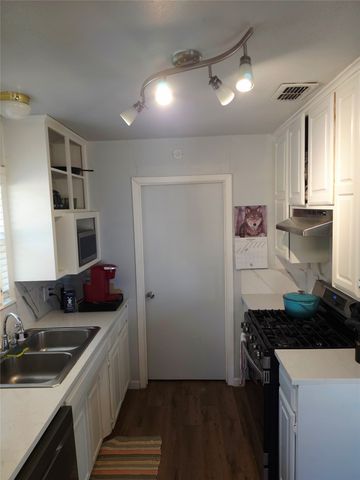 1309 S 6th Street, Bonham, TX 75418