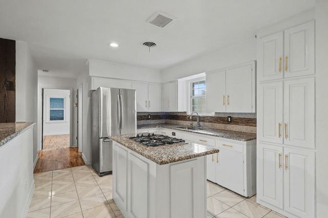 1714 E Union Bower Road, Irving, TX 75061