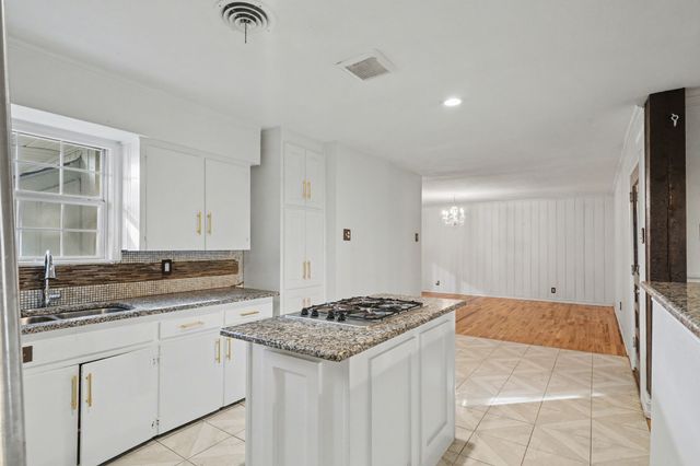 1714 E Union Bower Road, Irving, TX 75061