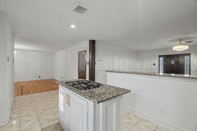 1714 E Union Bower Road, Irving, TX 75061