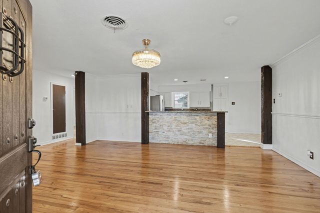 1714 E Union Bower Road, Irving, TX 75061