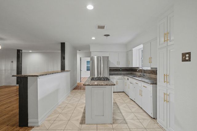 1714 E Union Bower Road, Irving, TX 75061