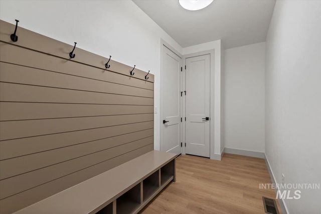 6755 N Ellis Park Ave Alpine, Meridian, ID 83646