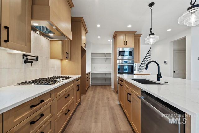 6755 N Ellis Park Ave Alpine, Meridian, ID 83646