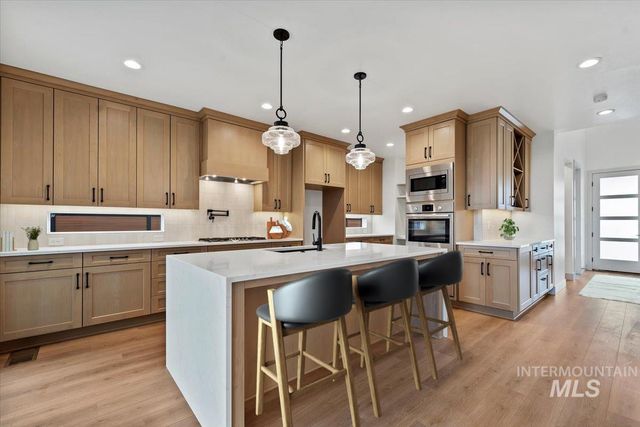 6755 N Ellis Park Ave Alpine, Meridian, ID 83646