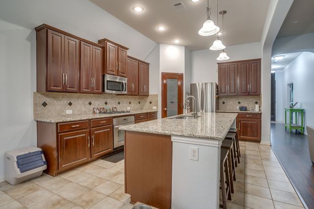 961 Tara Drive, Burleson, TX 76028