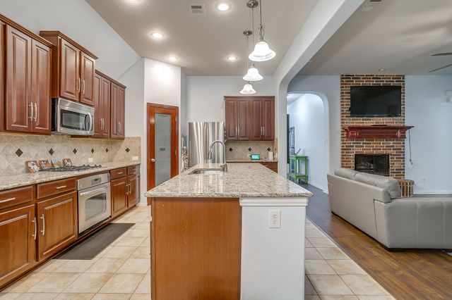 961 Tara Drive, Burleson, TX 76028
