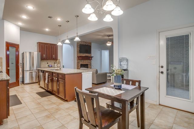 961 Tara Drive, Burleson, TX 76028