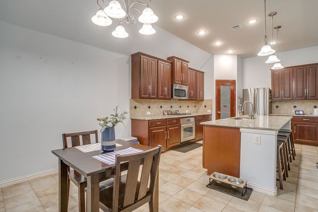 961 Tara Drive, Burleson, TX 76028