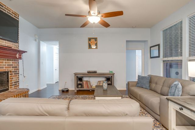 961 Tara Drive, Burleson, TX 76028