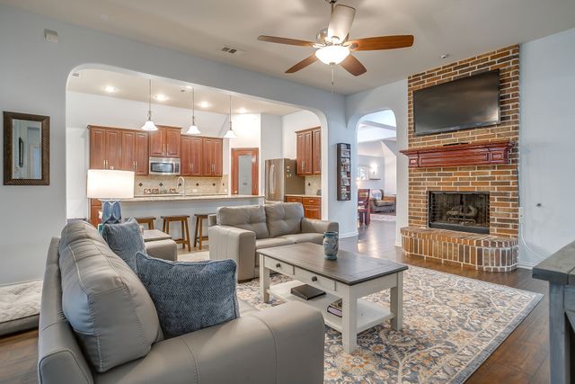 961 Tara Drive, Burleson, TX 76028