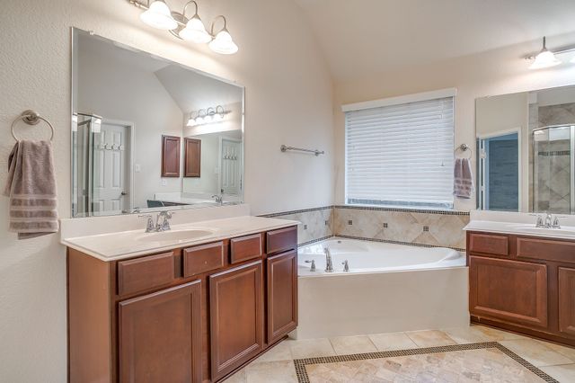 961 Tara Drive, Burleson, TX 76028