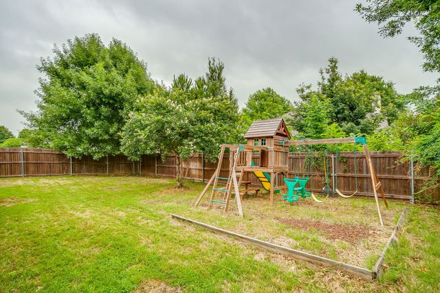961 Tara Drive, Burleson, TX 76028