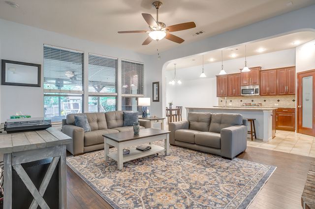 961 Tara Drive, Burleson, TX 76028
