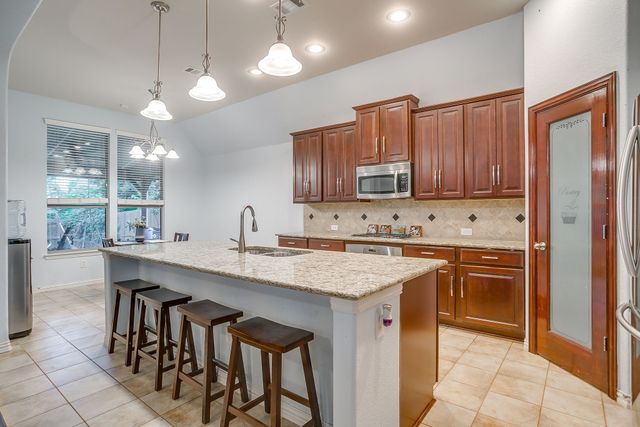 961 Tara Drive, Burleson, TX 76028