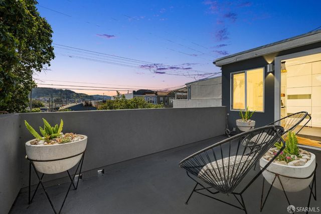 1450 Hawes Street, San Francisco, CA 94124