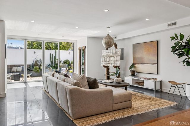 1450 Hawes Street, San Francisco, CA 94124