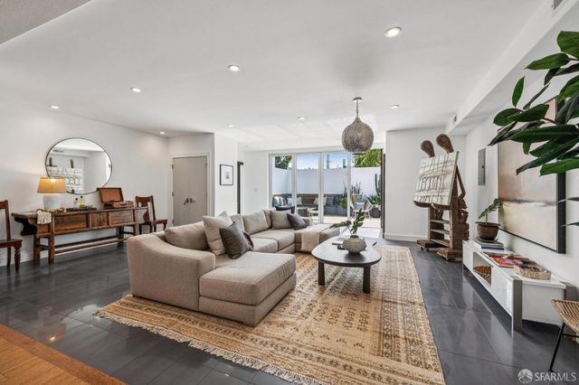 1450 Hawes Street, San Francisco, CA 94124