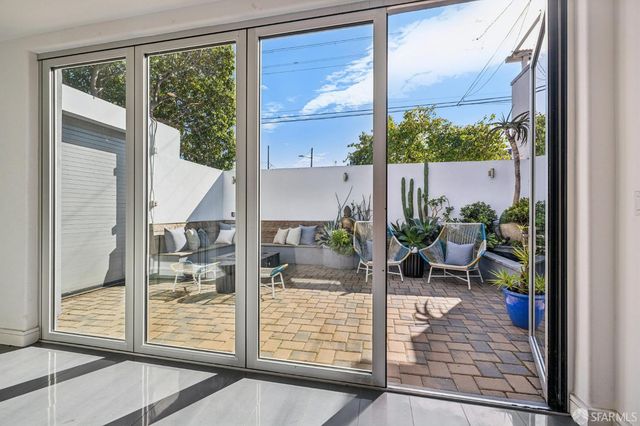 1450 Hawes Street, San Francisco, CA 94124