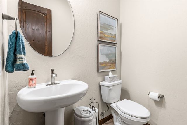 4 Delantera Court, Santa Fe, NM 87506