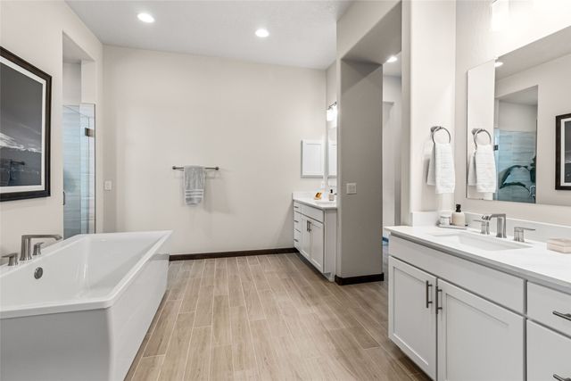 4 Delantera Court, Santa Fe, NM 87506