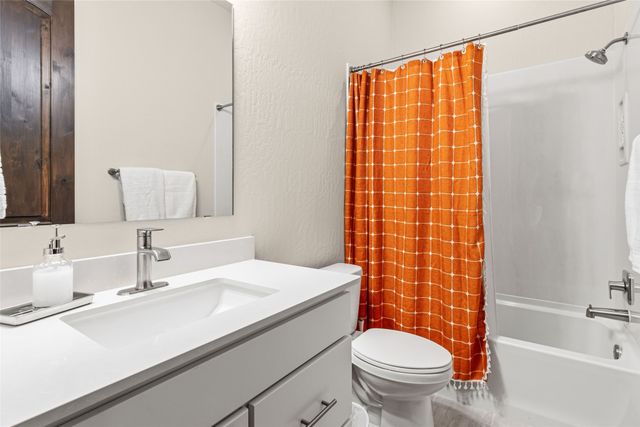 4 Delantera Court, Santa Fe, NM 87506