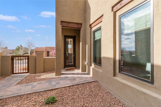 4 Delantera Court, Santa Fe, NM 87506