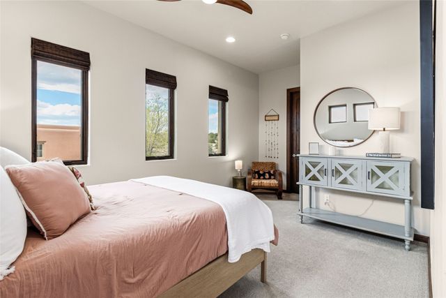 4 Delantera Court, Santa Fe, NM 87506