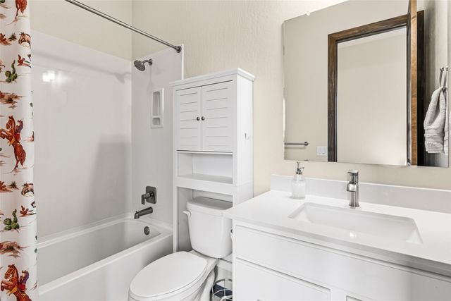 4 Delantera Court, Santa Fe, NM 87506