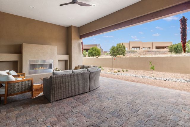 4 Delantera Court, Santa Fe, NM 87506