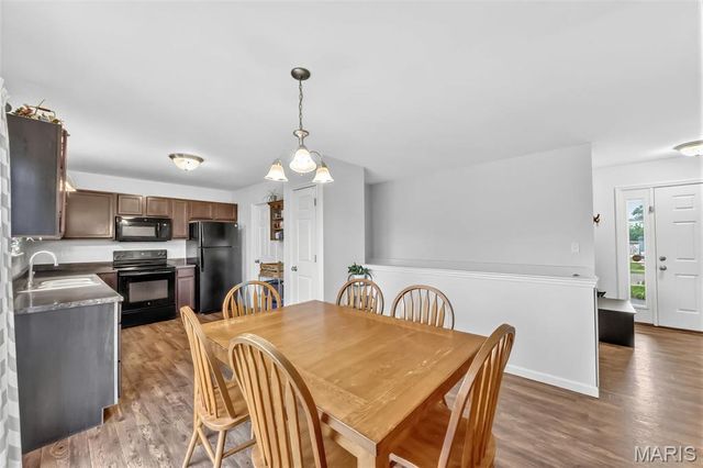 21 Valley Farms Drive, Winfield, MO 63389