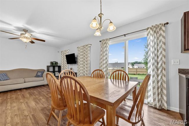 21 Valley Farms Drive, Winfield, MO 63389