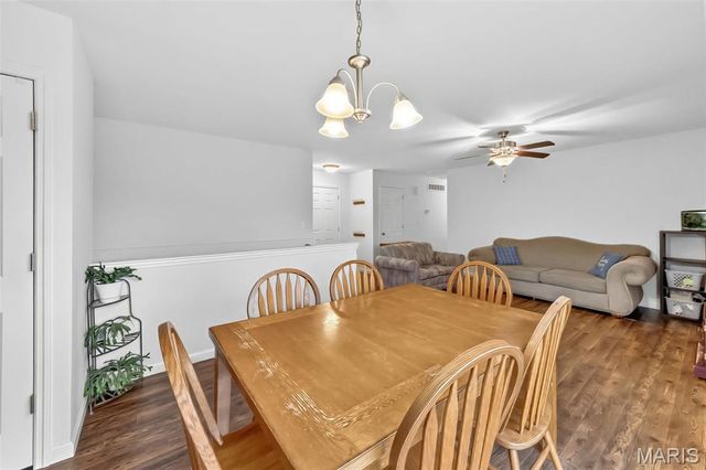 21 Valley Farms Drive, Winfield, MO 63389