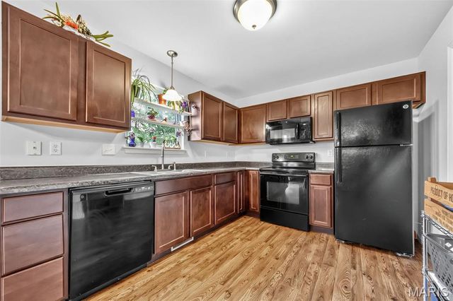 21 Valley Farms Drive, Winfield, MO 63389