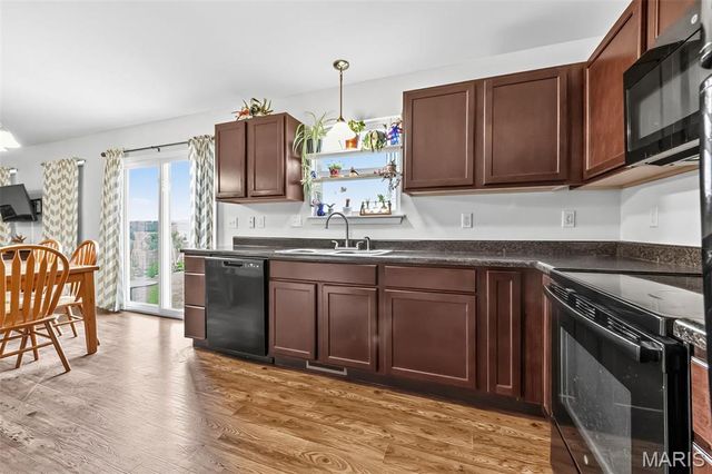 21 Valley Farms Drive, Winfield, MO 63389