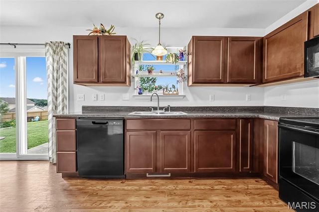 21 Valley Farms Drive, Winfield, MO 63389