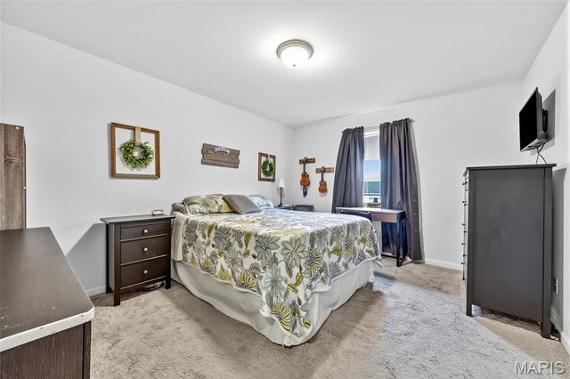 21 Valley Farms Drive, Winfield, MO 63389