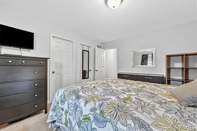 21 Valley Farms Drive, Winfield, MO 63389