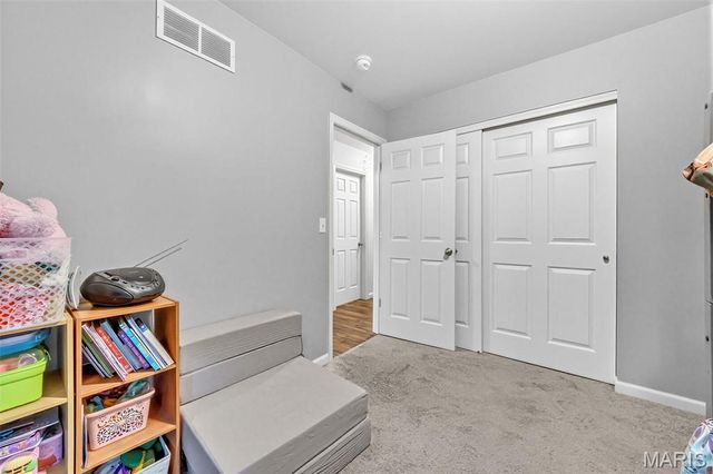 21 Valley Farms Drive, Winfield, MO 63389