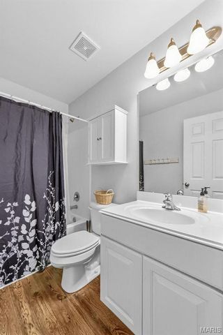 21 Valley Farms Drive, Winfield, MO 63389