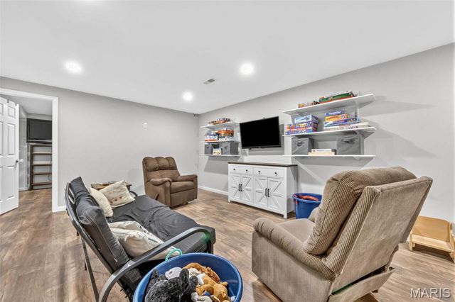 21 Valley Farms Drive, Winfield, MO 63389