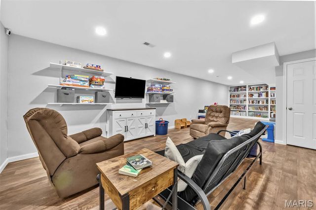 21 Valley Farms Drive, Winfield, MO 63389