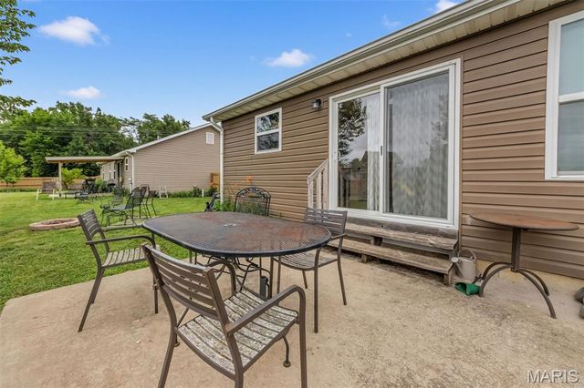 21 Valley Farms Drive, Winfield, MO 63389