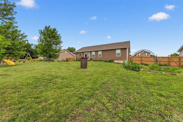 21 Valley Farms Drive, Winfield, MO 63389