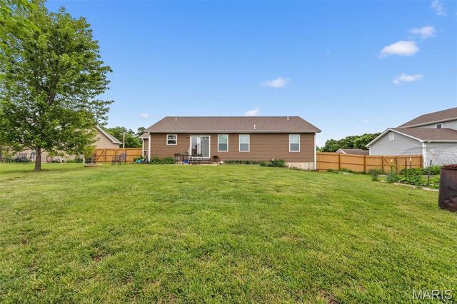 21 Valley Farms Drive, Winfield, MO 63389