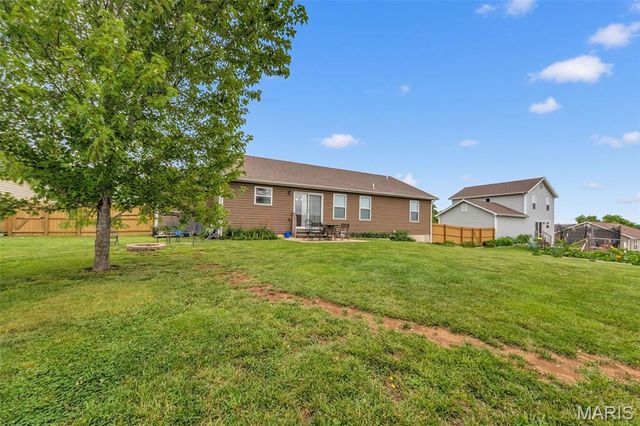 21 Valley Farms Drive, Winfield, MO 63389