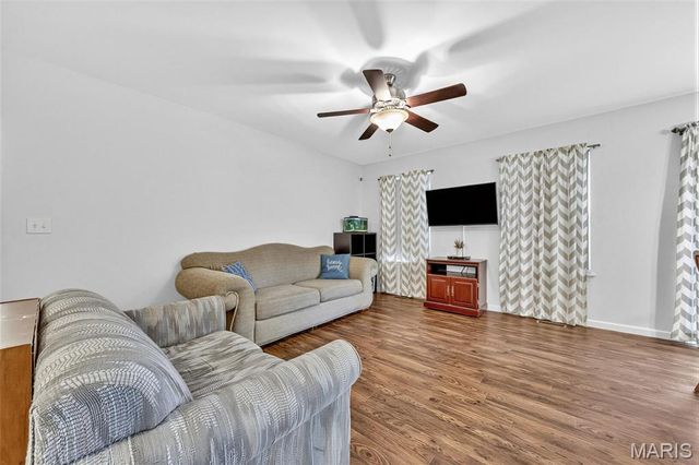 21 Valley Farms Drive, Winfield, MO 63389