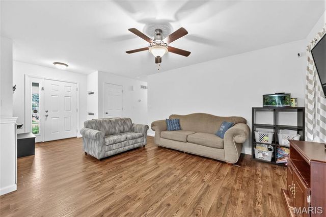 21 Valley Farms Drive, Winfield, MO 63389