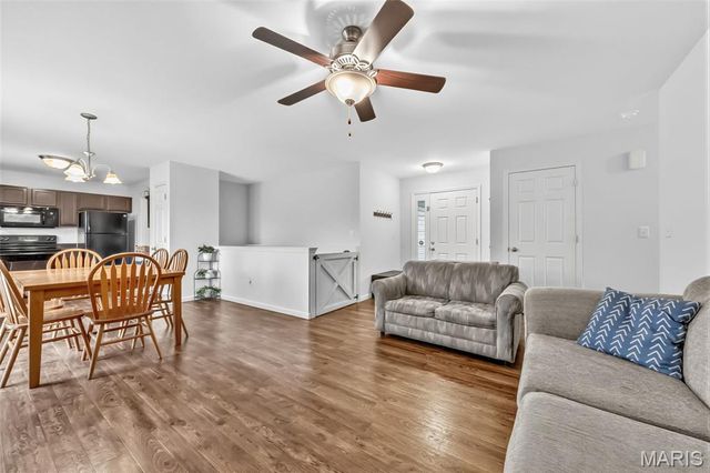 21 Valley Farms Drive, Winfield, MO 63389
