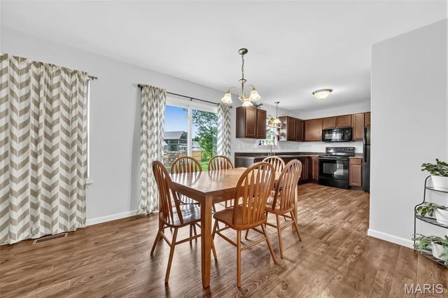 21 Valley Farms Drive, Winfield, MO 63389